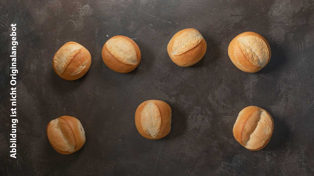 Auf einem dunklen Untergrund liegen sieben Brötchen mit knusprig goldbrauner Kruste. Am linken Bildrand befindet sich der Hinweistext: "Abbildung ist nicht Originalangebot".