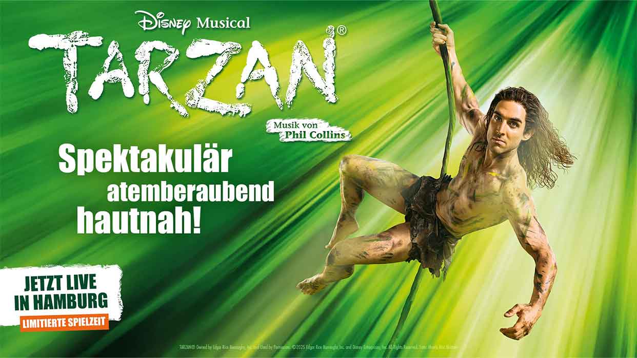 Muskulöser Mann mit langem Haar schwingt sich an einem Lianenseil vor grünem Hintergrund, Text zu Disney Musical Tarzan